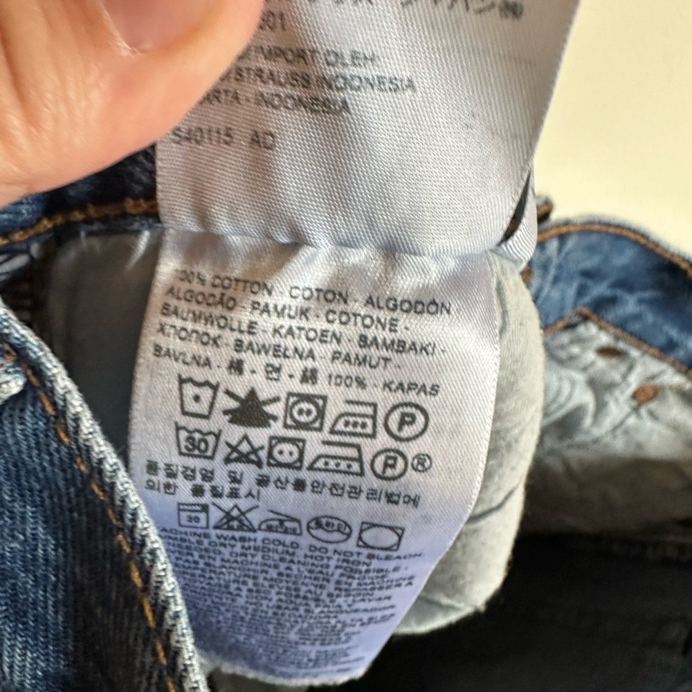 Levi’s Wedgie Straight Button Fly Raw‎ Hem Size 29 Premium Denim Classic Medium - Picture 3 of 4